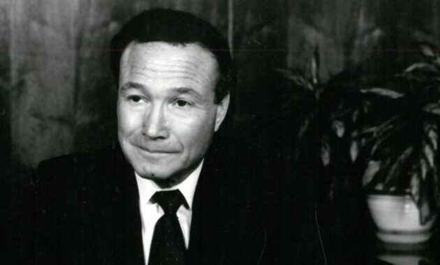 Avvocato advogado contratar ufficio vantagens direito sta finestra femminile giovane portatile contro lussuoso suo lavora nel barrister catherine panoramic pupillage